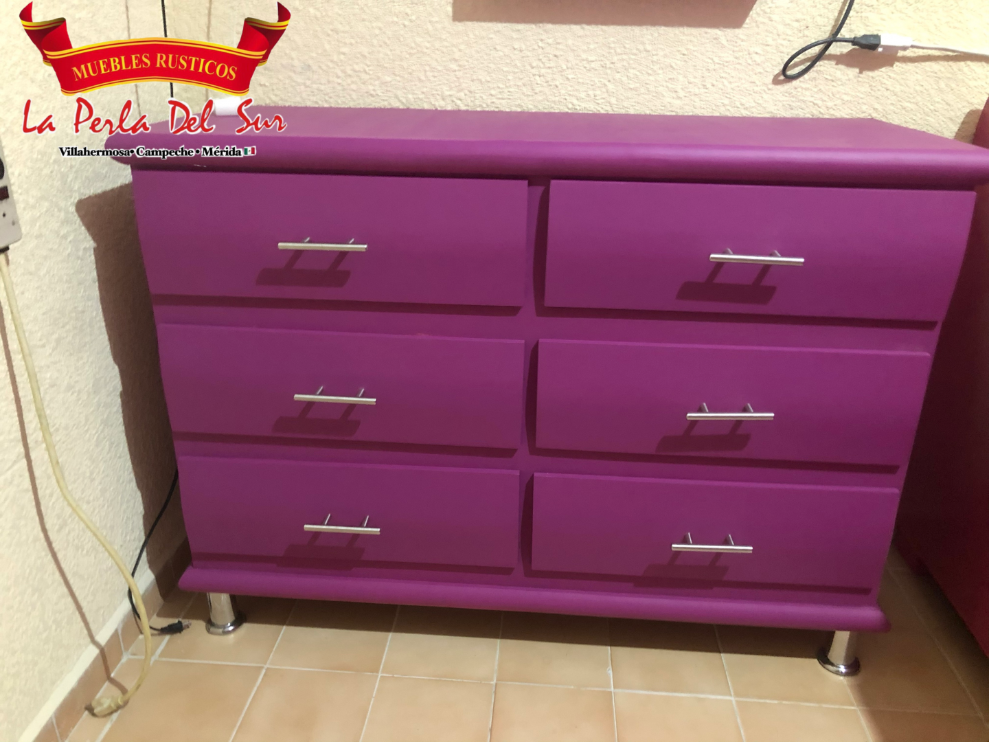 CAJONERA ACOSTADA DE 6 REFORZADA ROSA. CON PATAS CROMADAS. - Imagen 2