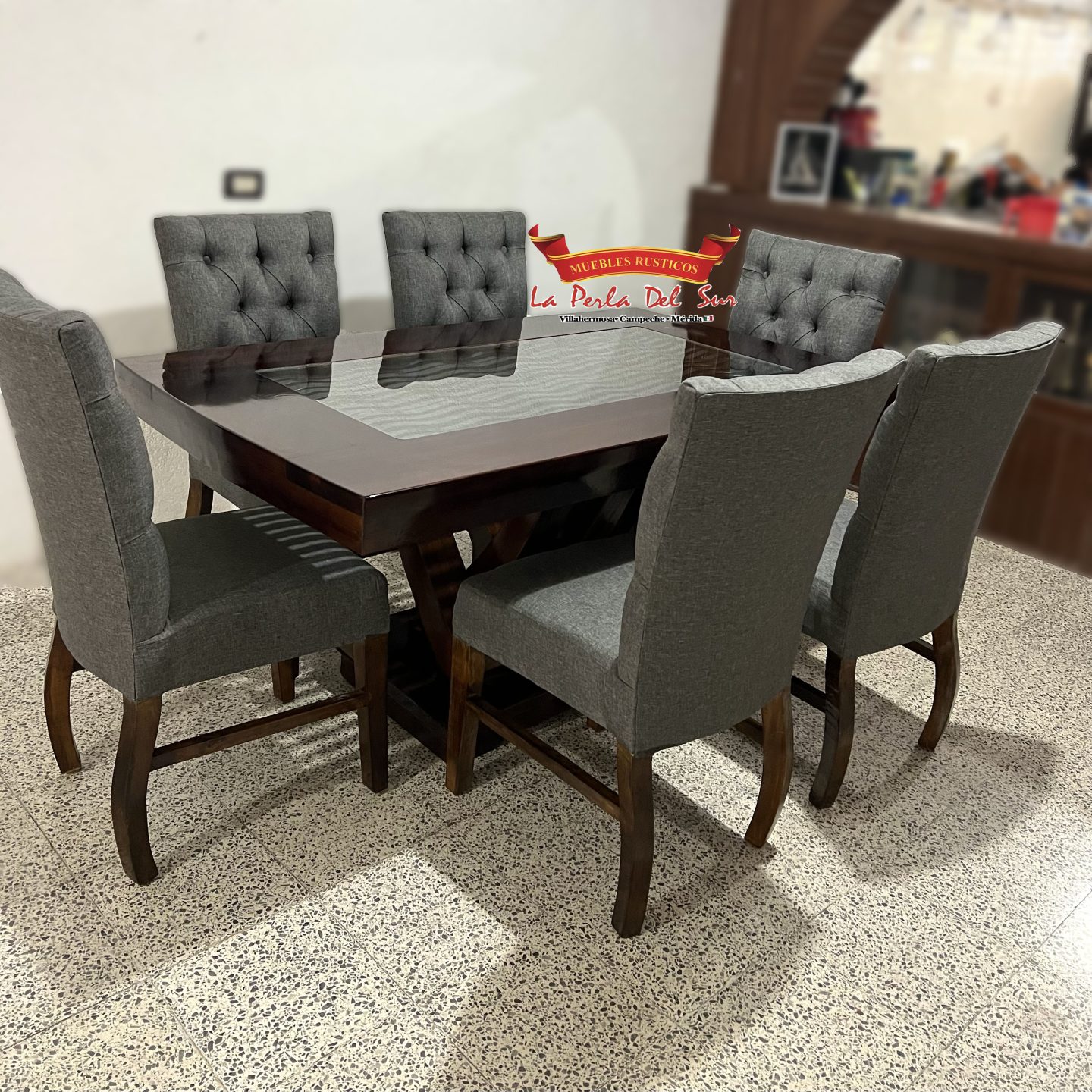 COMEDOR DE 6 SILLAS CAPITONADAS , CUBO R. COSTILLA BARNIZ NOGAL CLÁSICO
