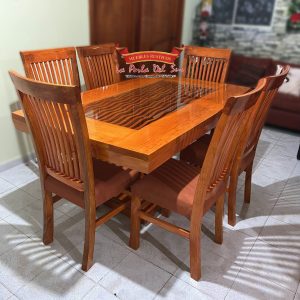 COMEDOR DE 6 SILLAS , CUBO R. COSTILLA BARNIZ COLOR CEDRO